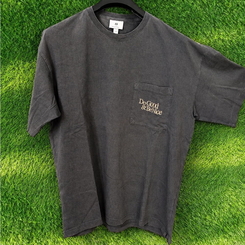 H&M Men's Charcoal Short-Sleeve Pocket Tee with 'Do Good & Be Nice' Print